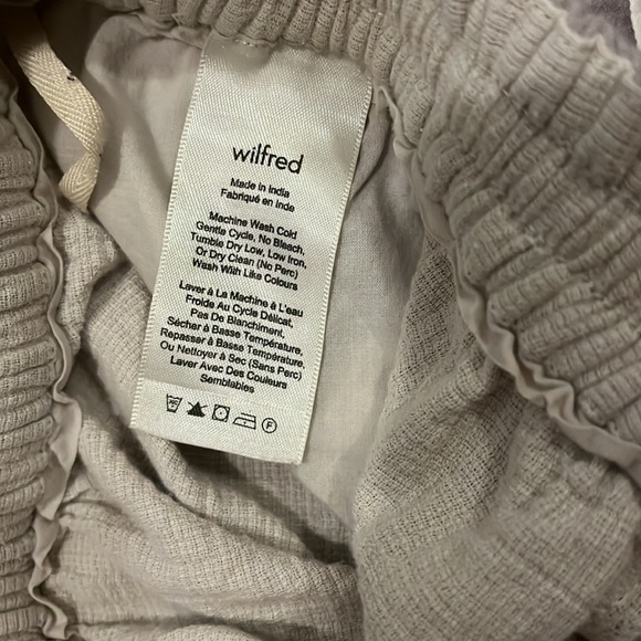 Aritzia Wilfred Shorts - Picture 3 of 5
